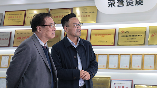 中國農(nóng)業(yè)科學(xué)院原院長(zhǎng)、中國農(nóng)業(yè)國際合作促進(jìn)會(huì)名譽(yù)會(huì)長(zhǎng)翟虎渠蒞臨托普云農(nóng)考察指導(dǎo)